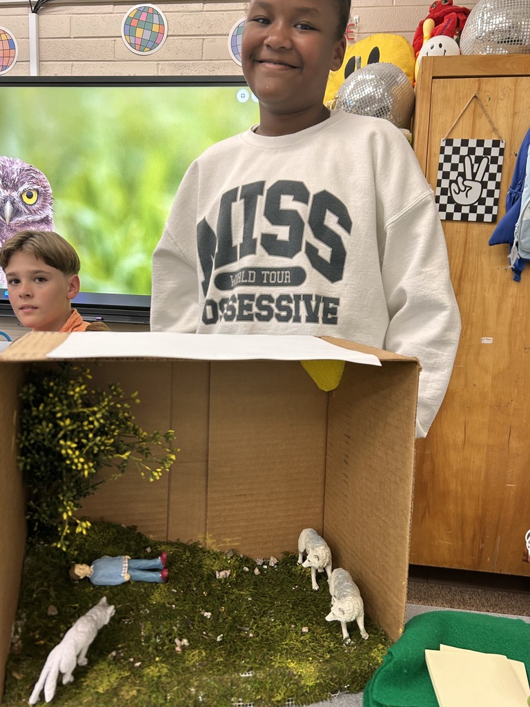 Ms. Cabrera's 5th Grade Class created dioramas for their burrowing owls. 