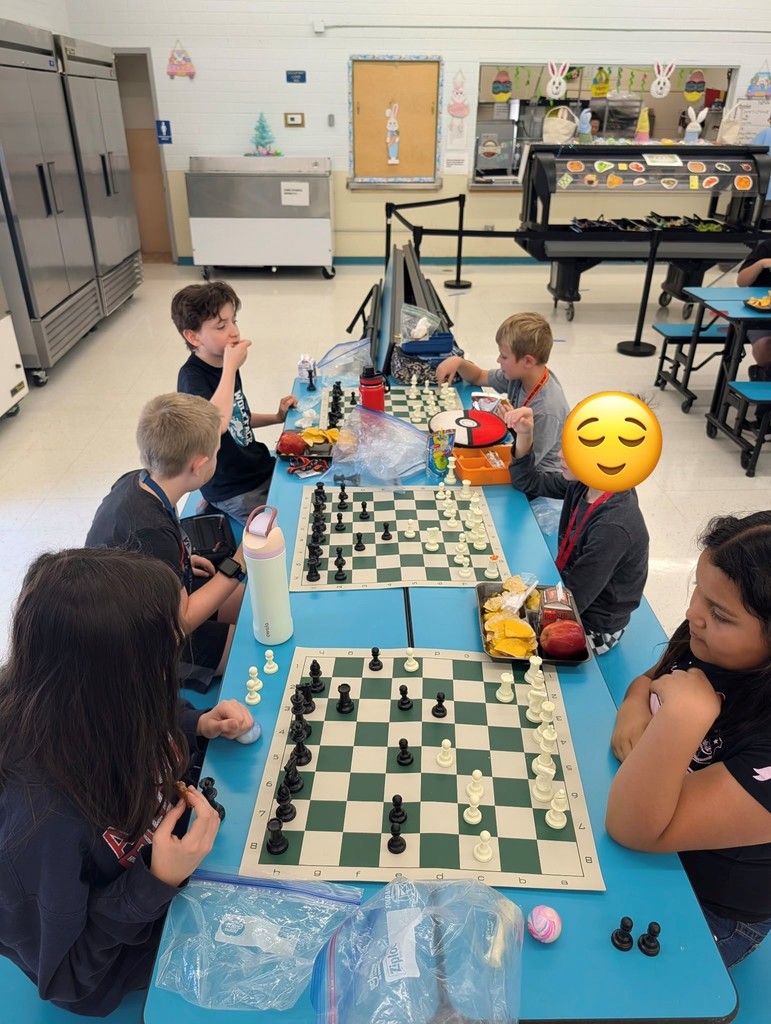 4th and 5th grade students play Chess while they eat lunch. 