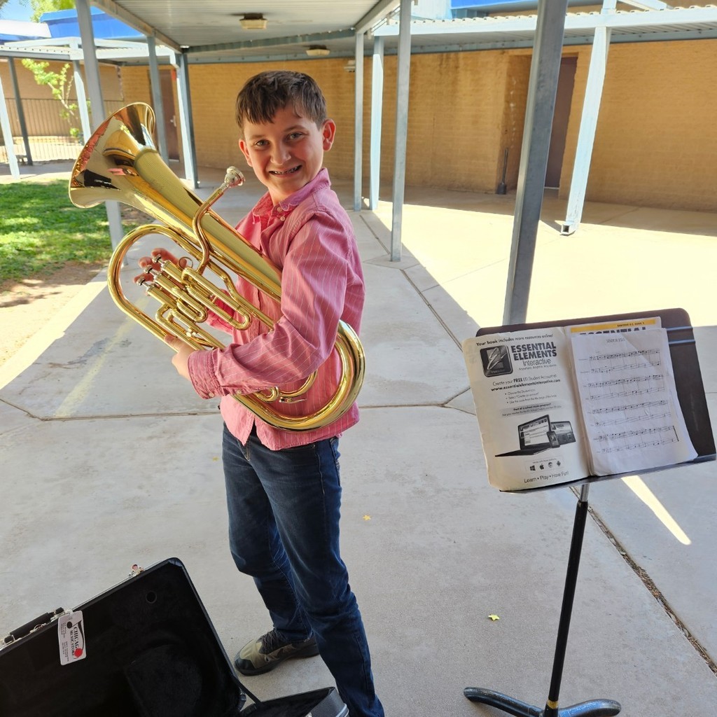 Huachuca Mountain has TALENT! Friday, our students showed off their singing, dancing, piano, baritone and joke abilities! We are proud of all of the participants for being so brave, and thank you to our students in the audience for being so supportive! 