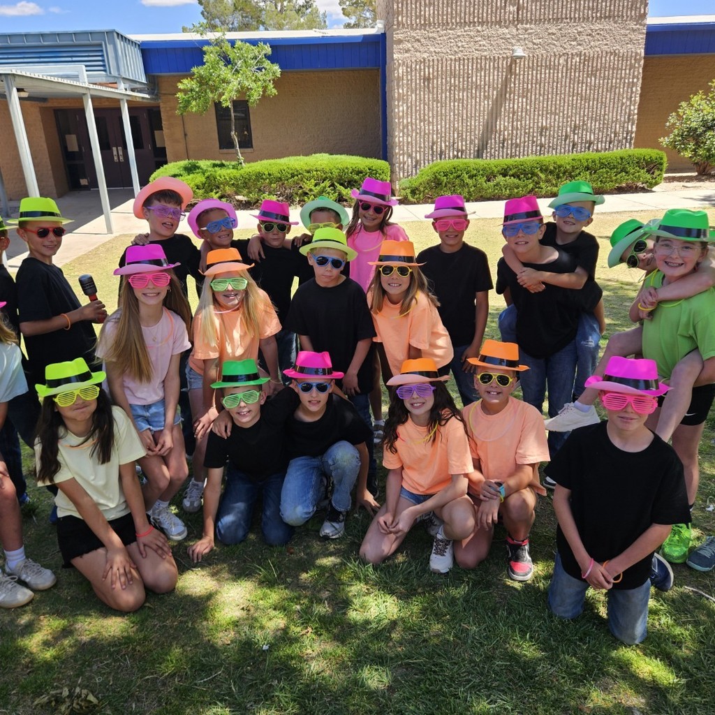 Huachuca Mountain has TALENT! Friday, our students showed off their singing, dancing, piano, baritone and joke abilities! We are proud of all of the participants for being so brave, and thank you to our students in the audience for being so supportive! 