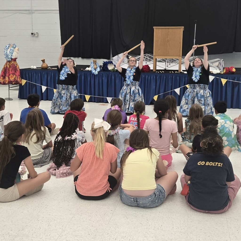 Demonstration of how to use Hawaiian instruments.
