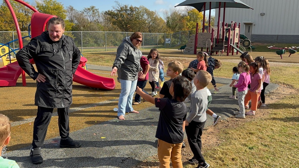 students throwing water balloons