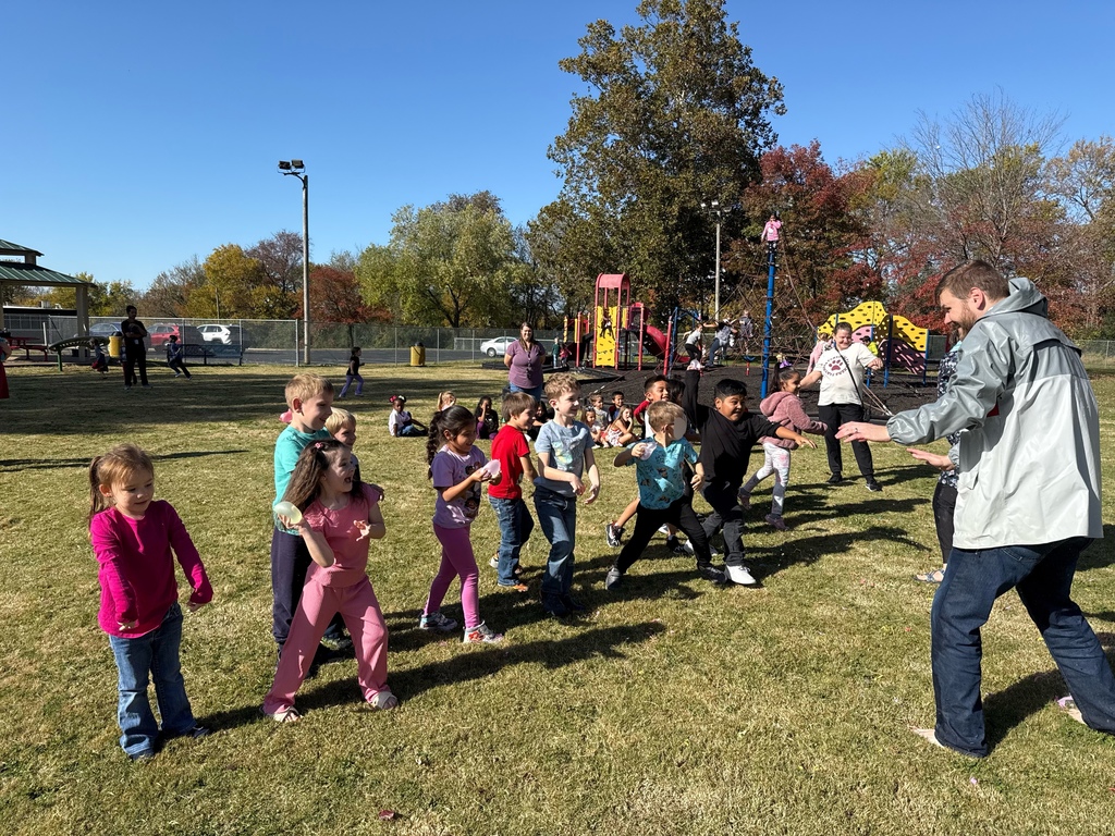 students throwing water balloons