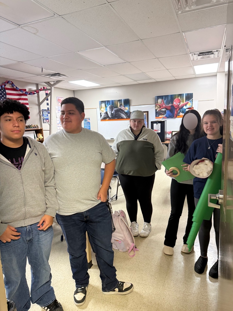 high school students decorating for the holidays