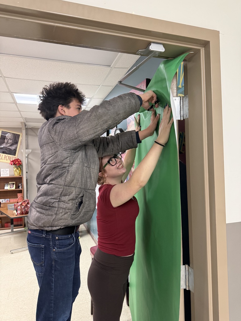 high school students decorating for the holidays