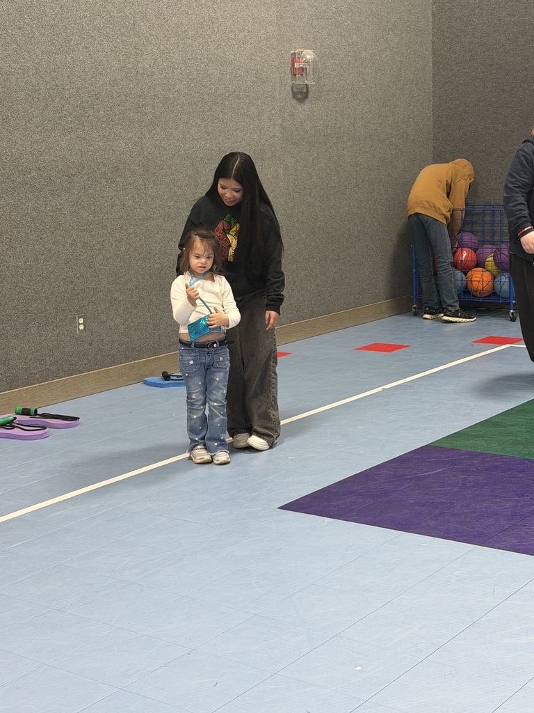 high school mentors with elementary students