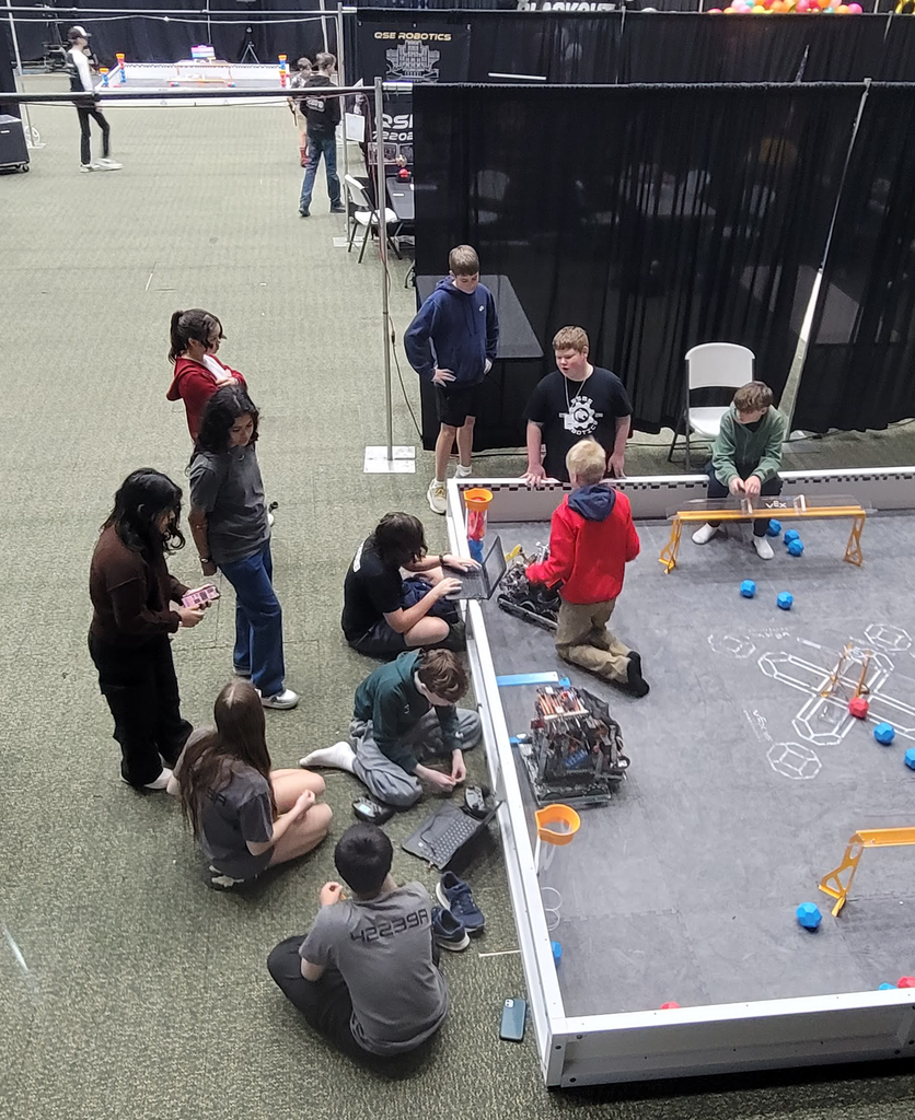 robotics students competing