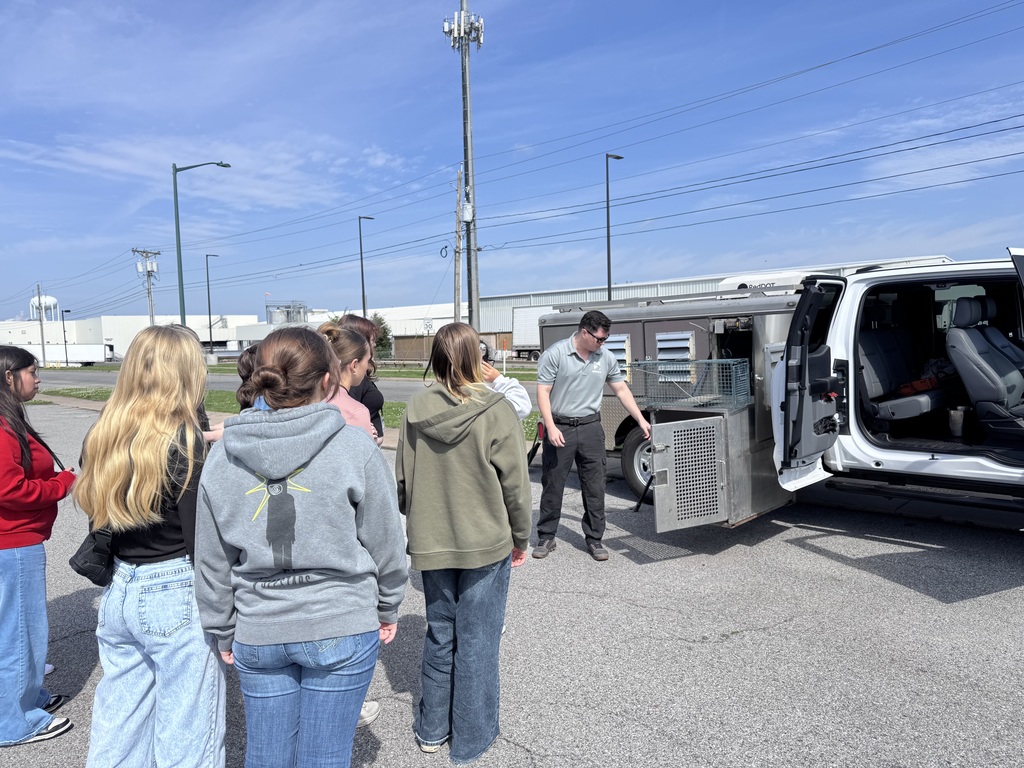 FCCLA students visiting the animal shelter