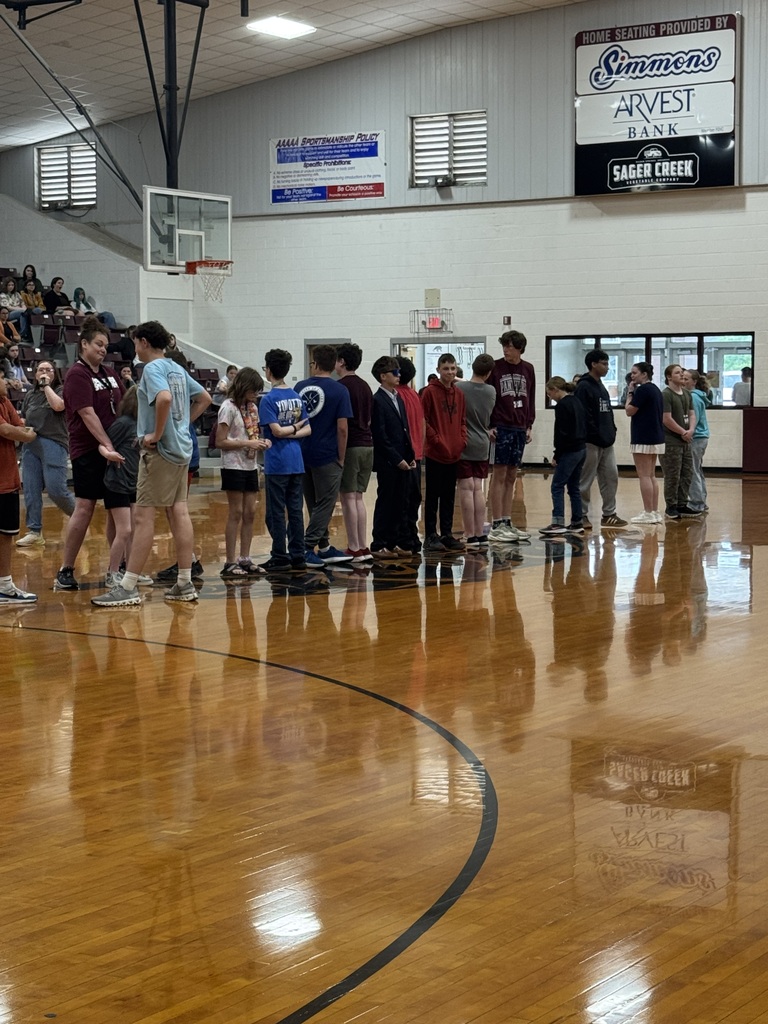 The group of students participating in the relay races hosted by the student council.