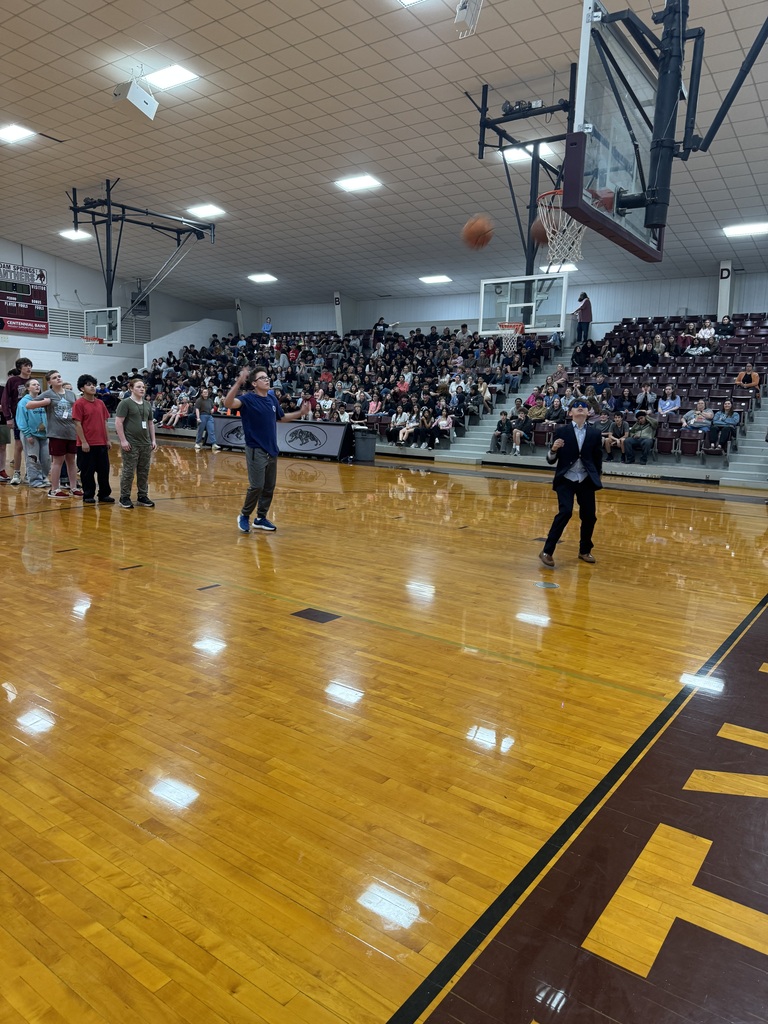 A group of students playing knockout during the relay races. 