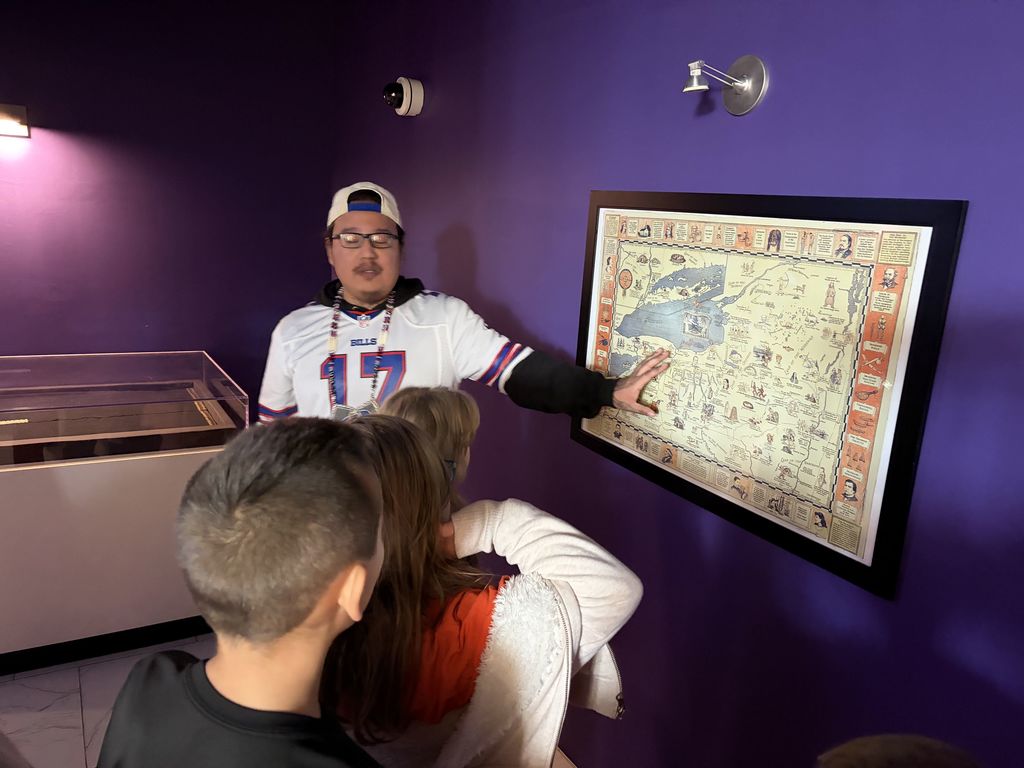 Onöhsagwë: de' Cultural Center