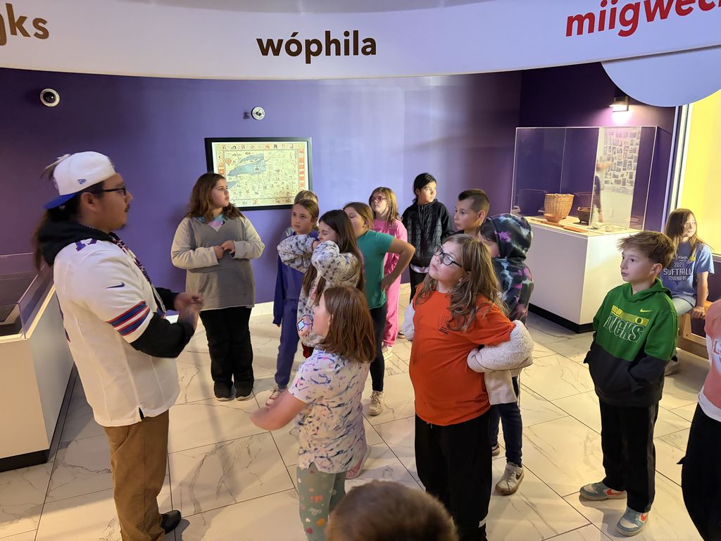 Onöhsagwë: de' Cultural Center