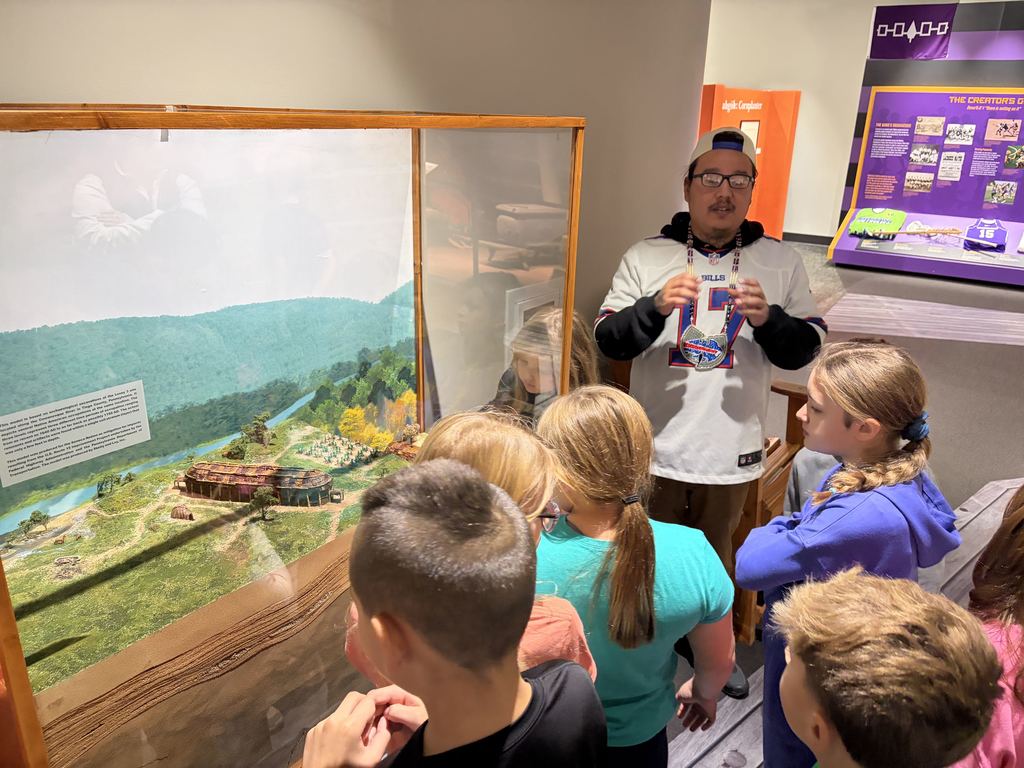 Onöhsagwë: de' Cultural Center