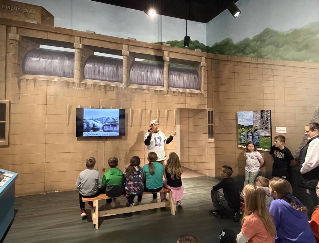 Onöhsagwë: de' Cultural Center