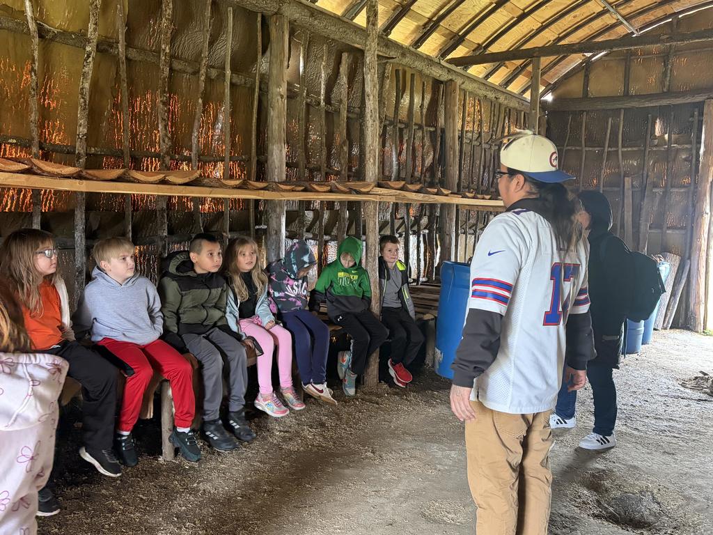 Onöhsagwë: de' Cultural Center