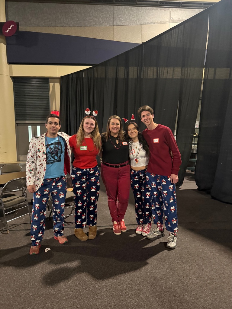 Four seniors pose for a photo with Mrs. Kardashian. 
