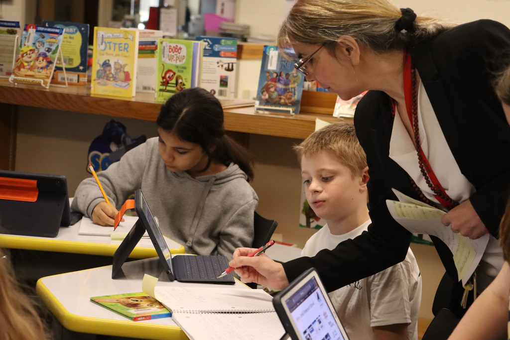 librarian helps two students.
