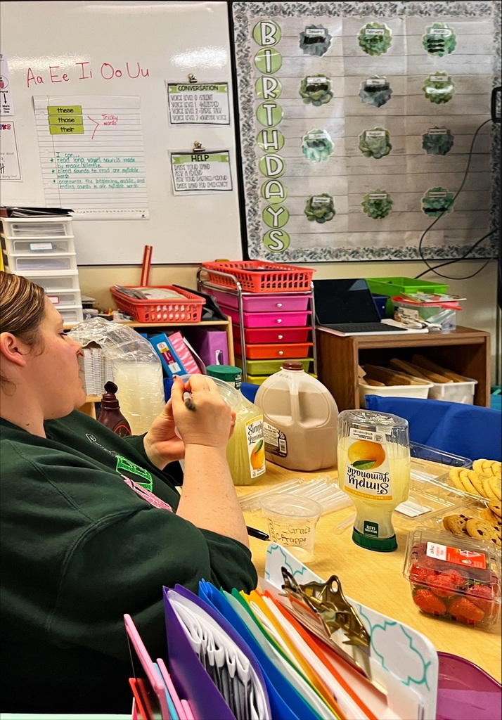 Mrs. Vetter makes drinks and writes names on the cups. 