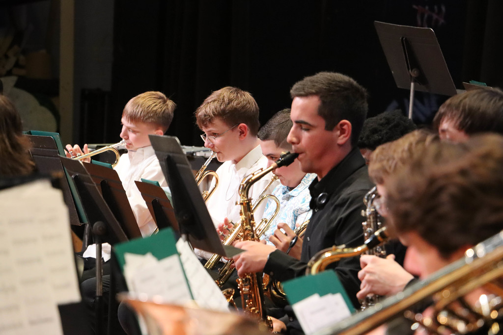 6/7 Band saxophone section