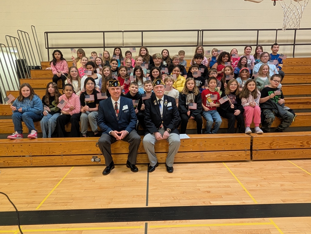 Group photo with the veterans. 