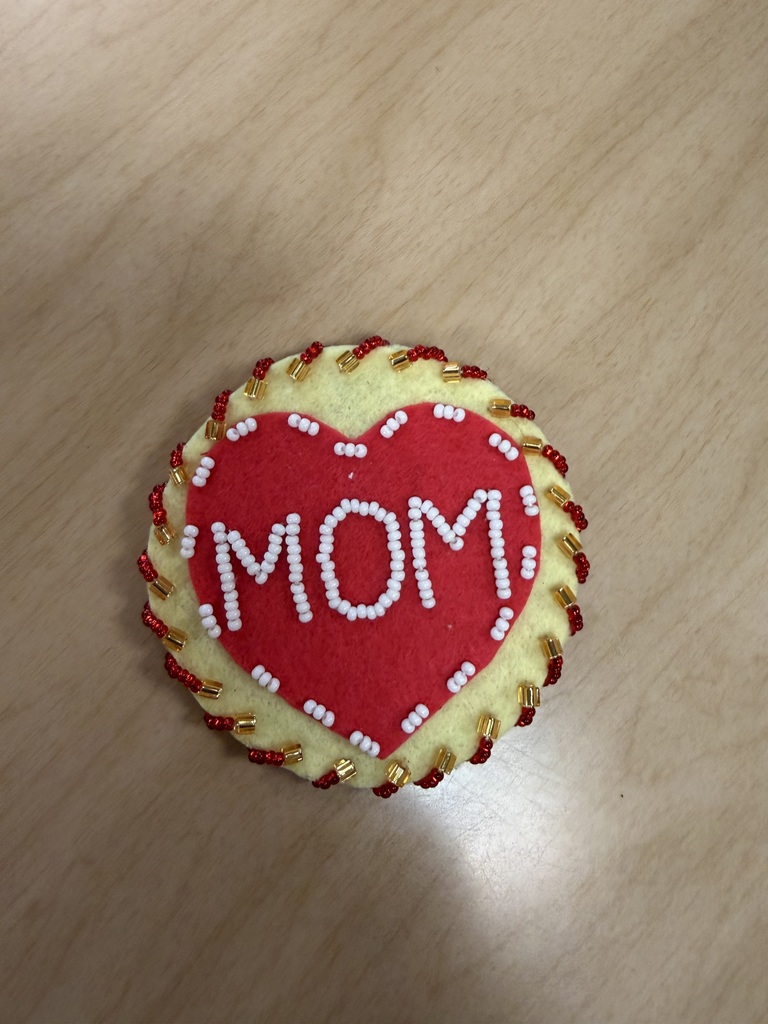 finished "Mom" pin