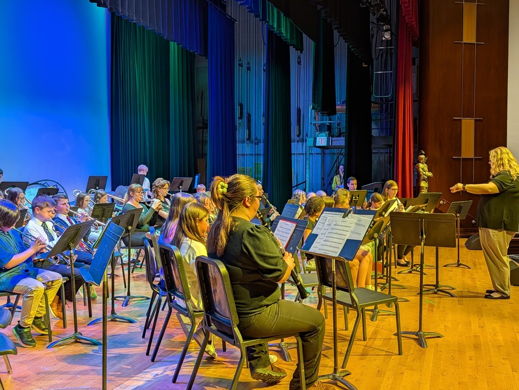 5th grade band playing on stage