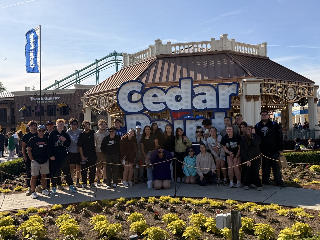 group photo of seniors on trip at Cedar Point