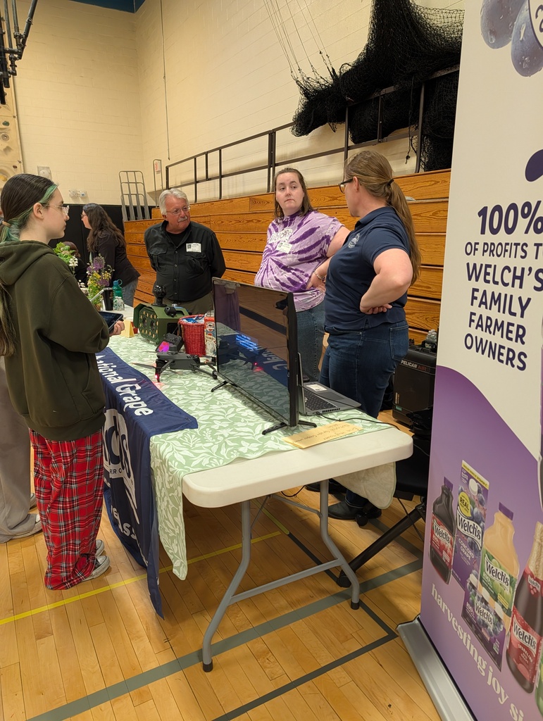 students speaking to career professionals