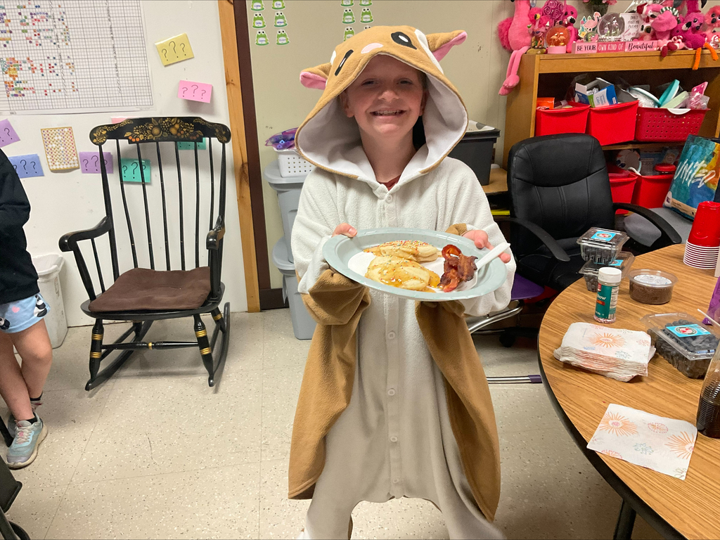 students eat pancakes at the party. 