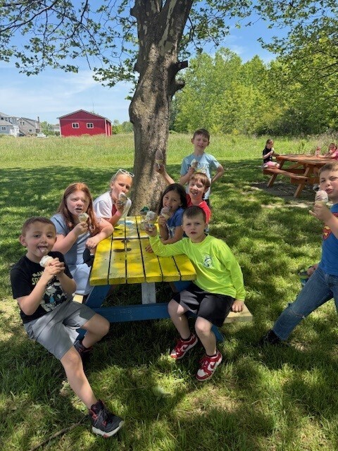 Students eat ice cream.