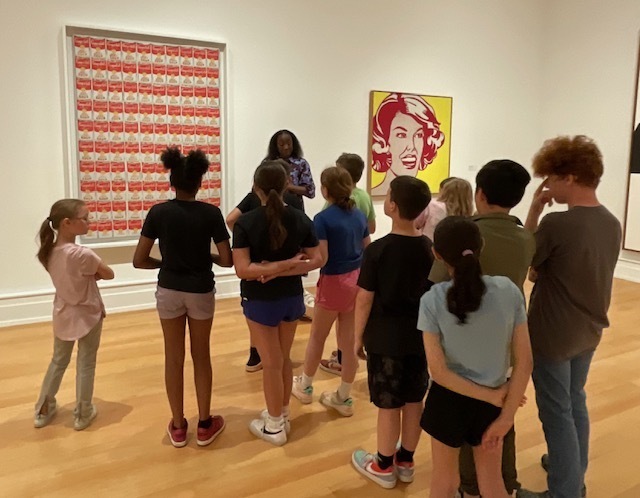 Students with modern art. 