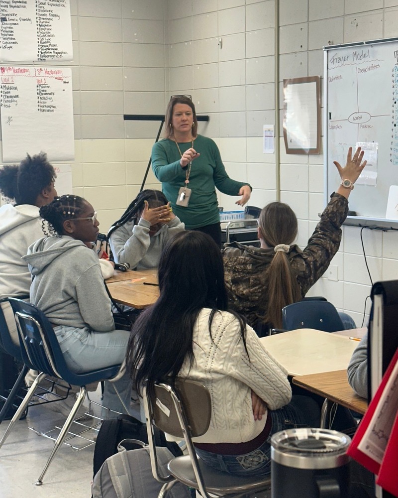 Science Coach Vicki Parker teaching a class 