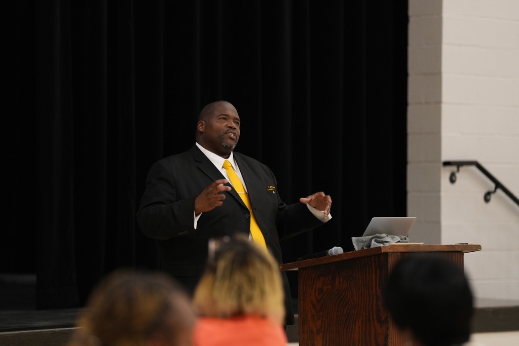 SCSD Superintendent, Dr. Robert Sanders, speaks at community event.