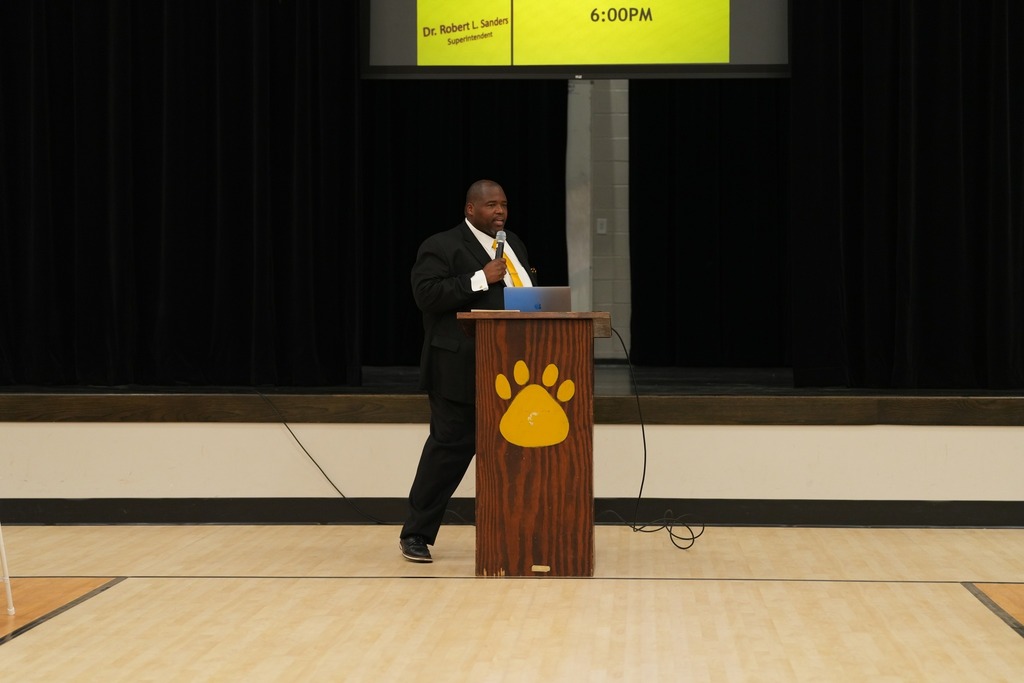 SCSD Superintendent, Dr. Robert Sanders, speaks at community event.
