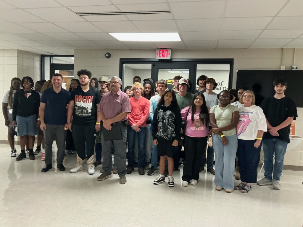 A group of students visit USM.
