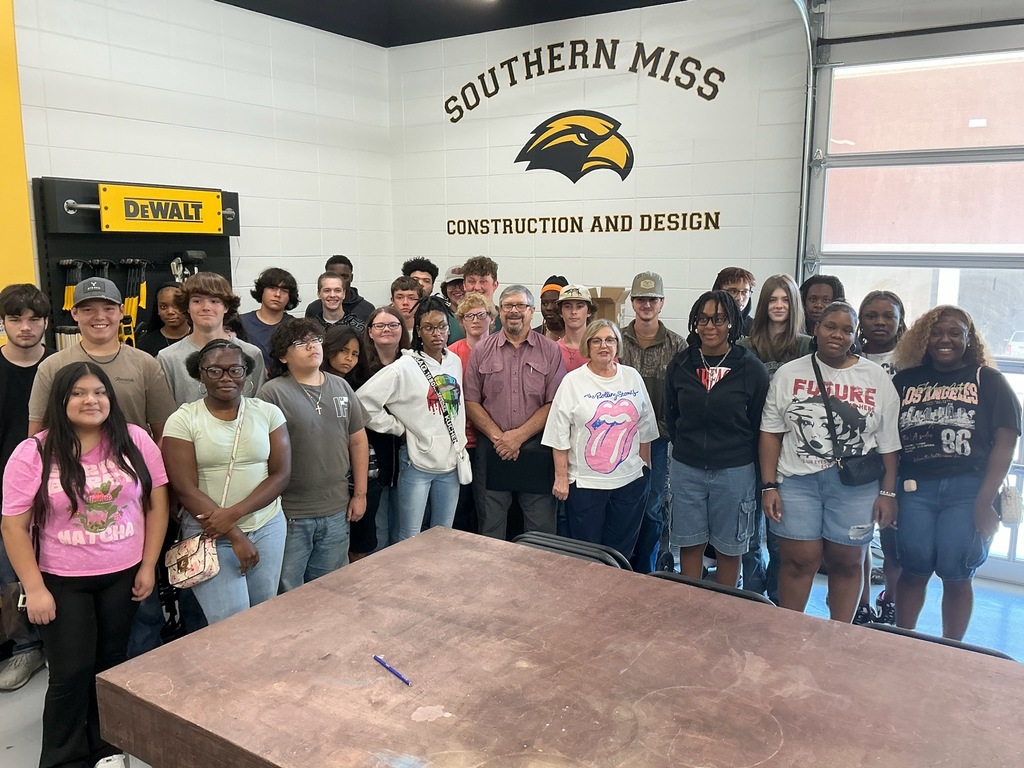 A group of students visit USM 