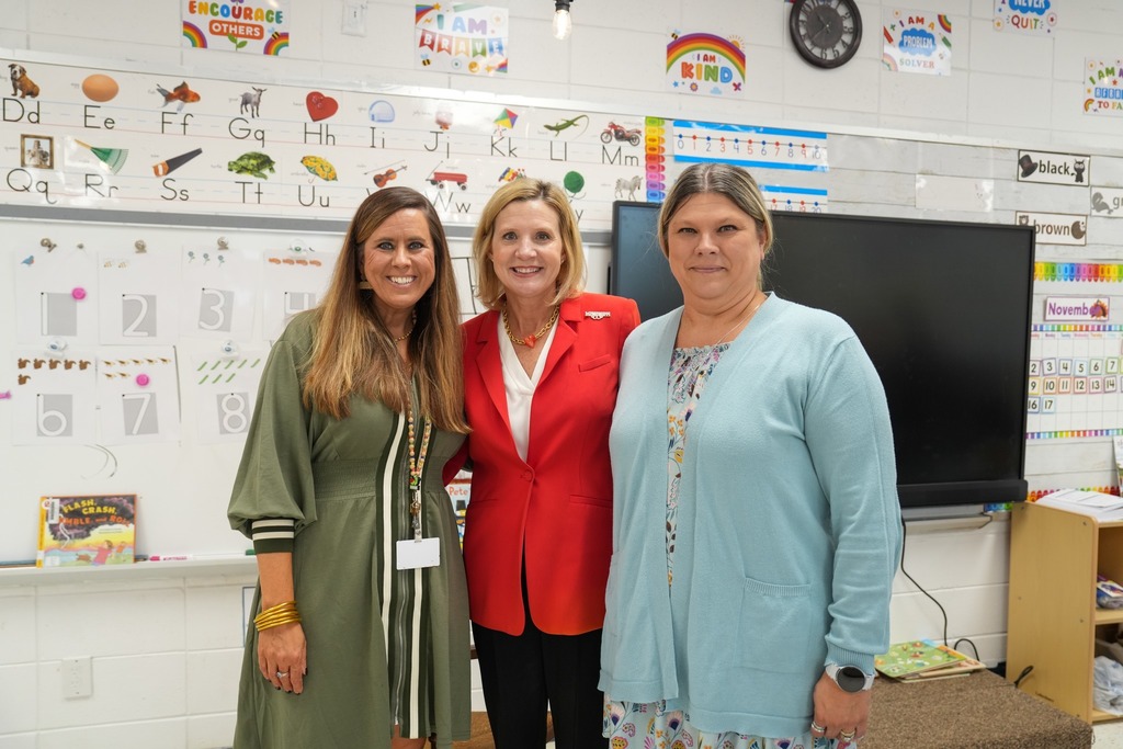 First Lady of Mississippi, Elee Reeves, and Pre-K teachers. 