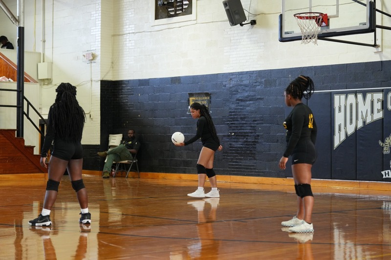 Mendenhall volleyball players