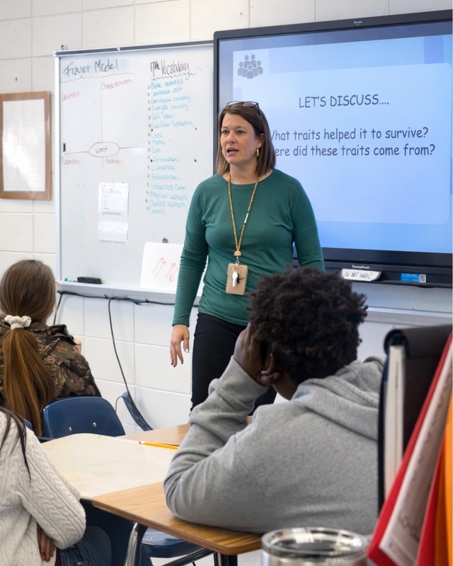Science Coach Vicki Parker teaching a class 