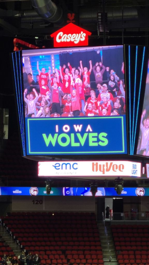 students at iowa wolves game