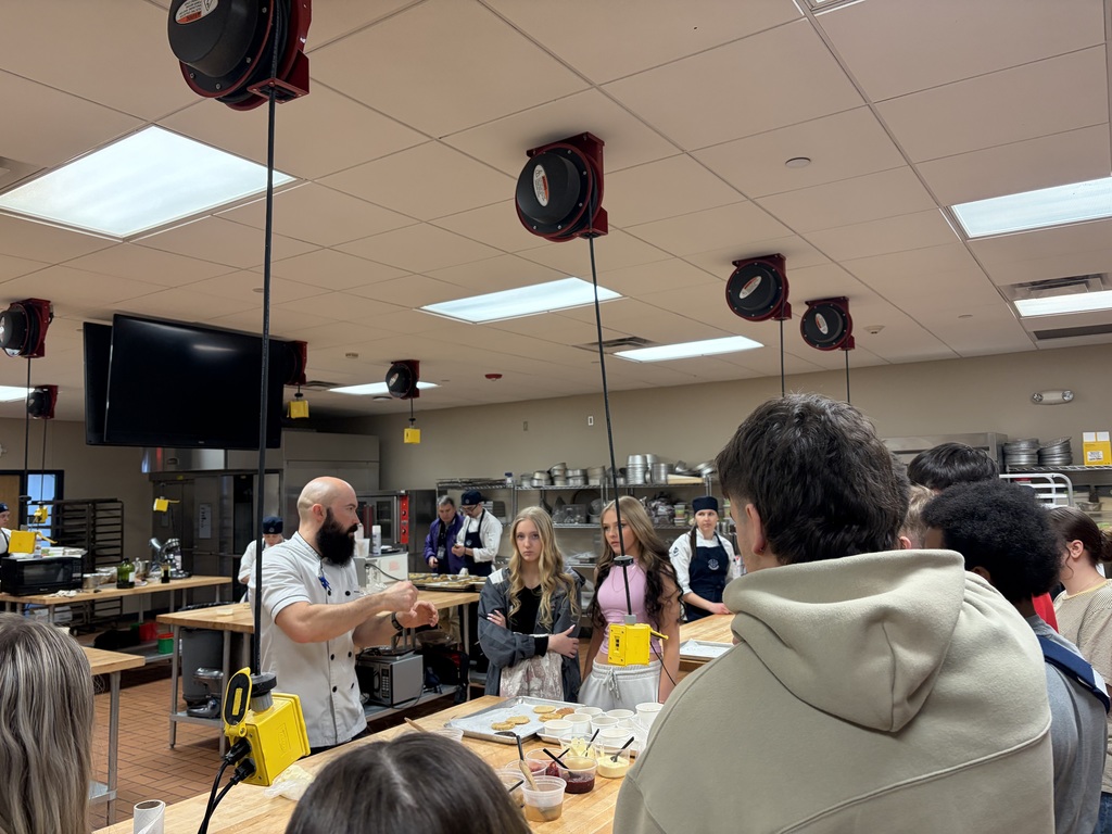 students learning about the culinary program