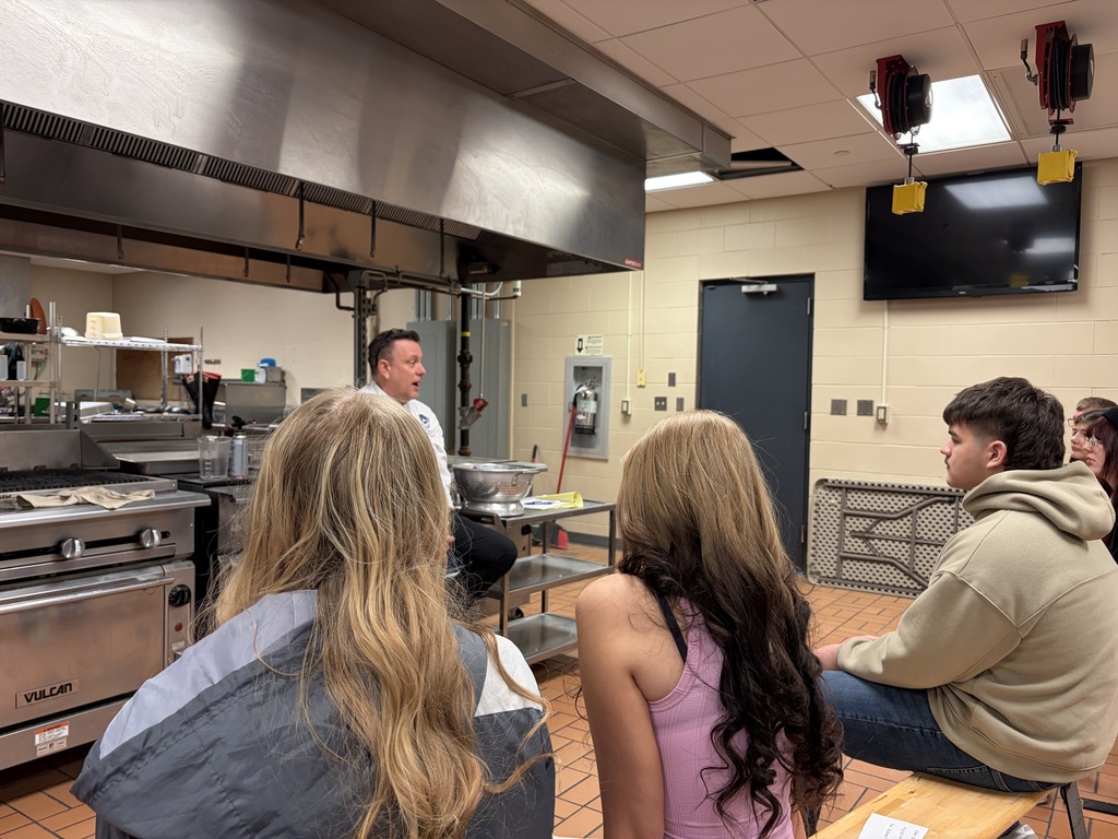 students learning about the culinary program
