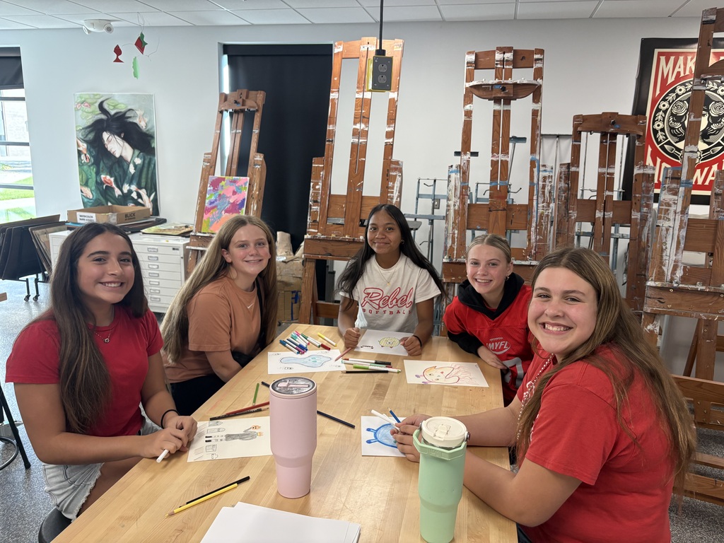Students learning about Art at Iowa Central