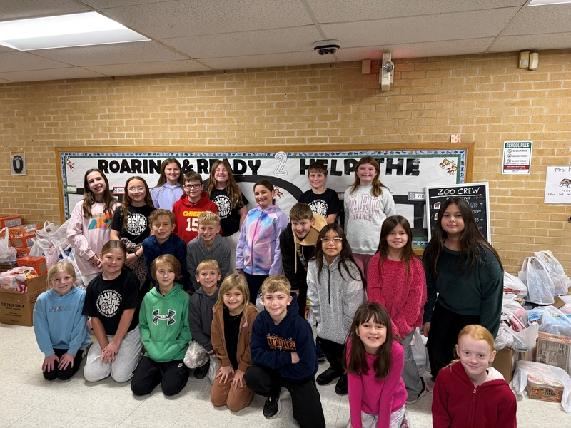 Students from Sunnyside and EHS pose for a group photo