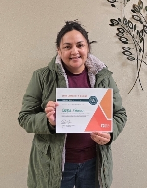 Oneyda Vasquez poses with certificate