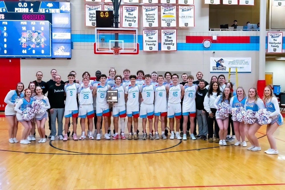 Boys Basketball Group Photo