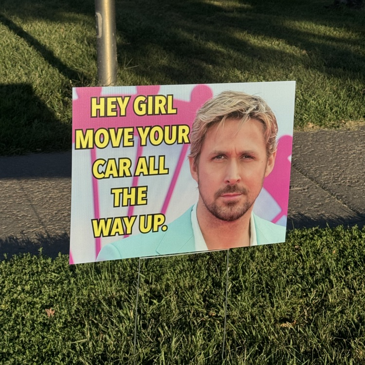 A yard sign of Ryan Gosling saying hey girl, move your car all the way up
