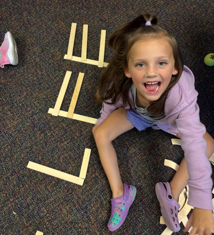 kindergarteners making letters out of lines 