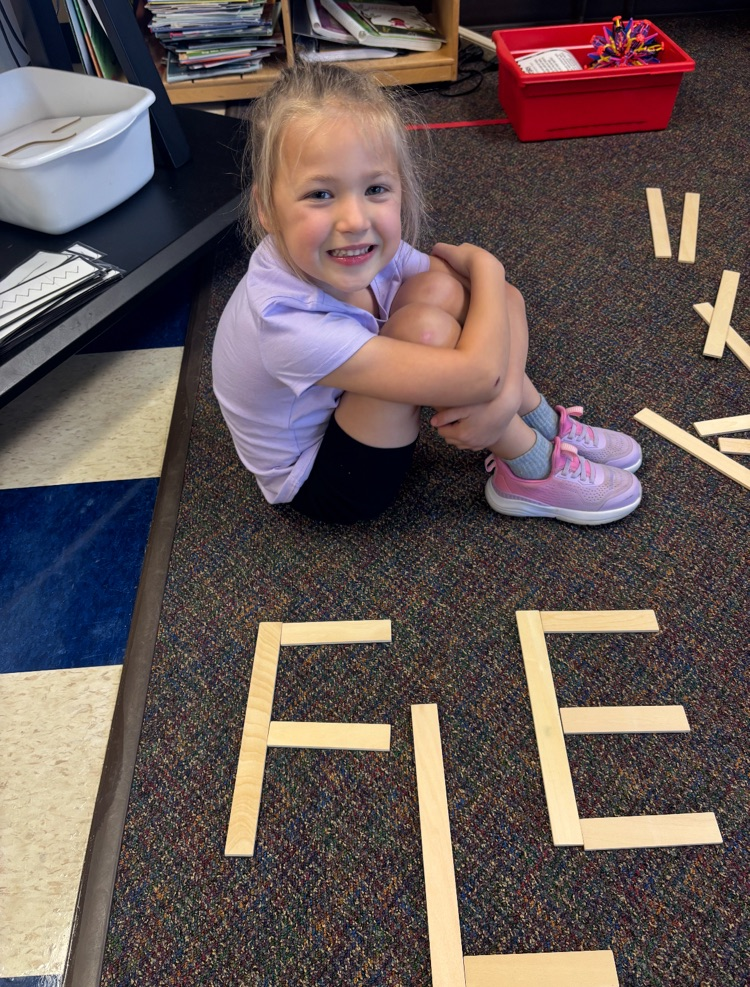 kindergarteners making letters out of lines 