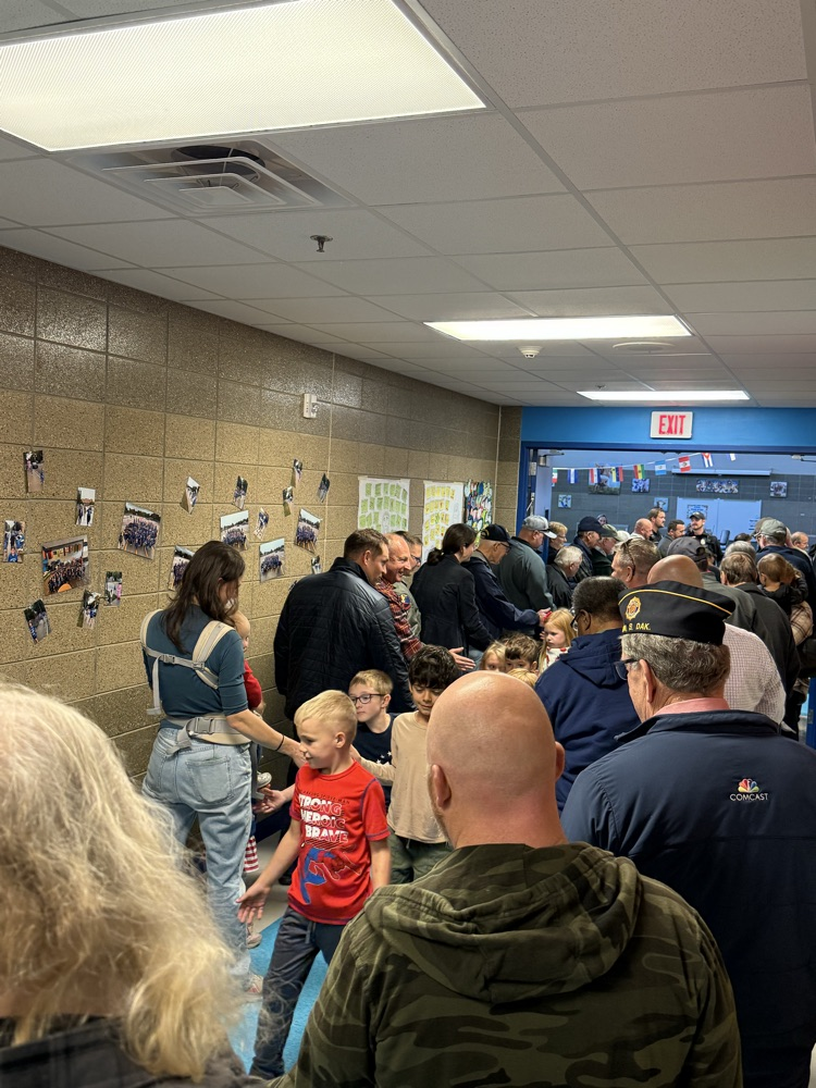 Students saying 'Thanks' to our Veterans! 